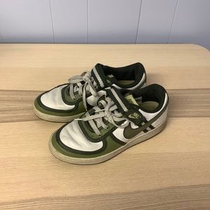 NIKE army trend low top